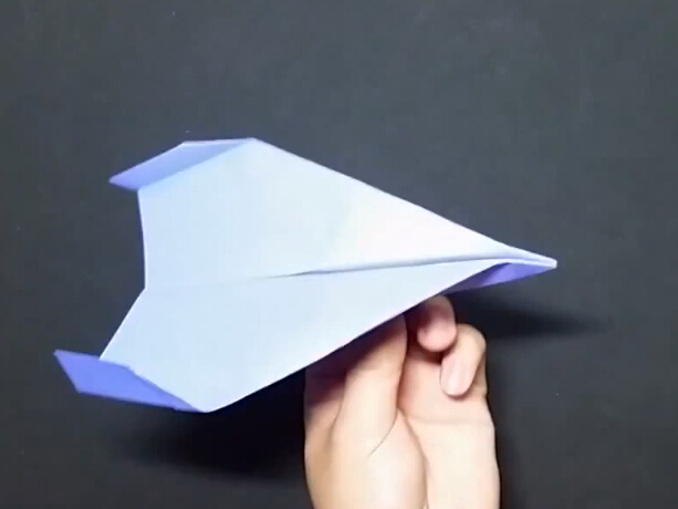 特洛伊超远距离滑翔机的折纸飞机手工折法