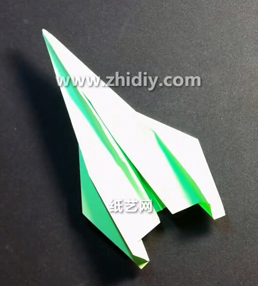 手工折纸战斗机的折法教程手把手教你学习折纸战斗机如何制作
