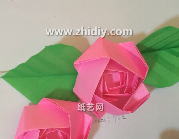 手工折纸玫瑰花的简单折法教程手把手教你制作简单的折纸玫瑰花