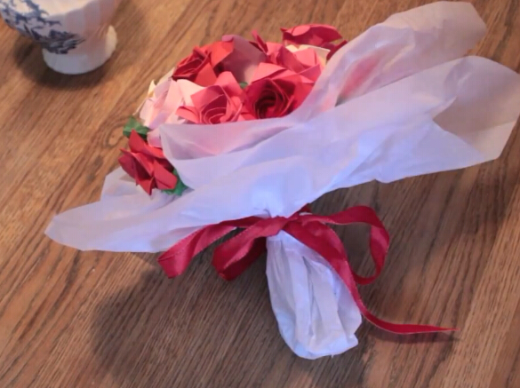 简单折纸玫瑰花的手工折法教程