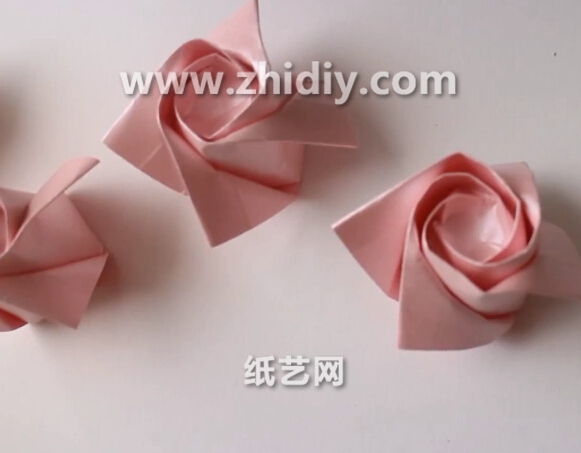 手工折纸玫瑰花的简单折法教程手把手教你学习如何制作简单折纸玫瑰花