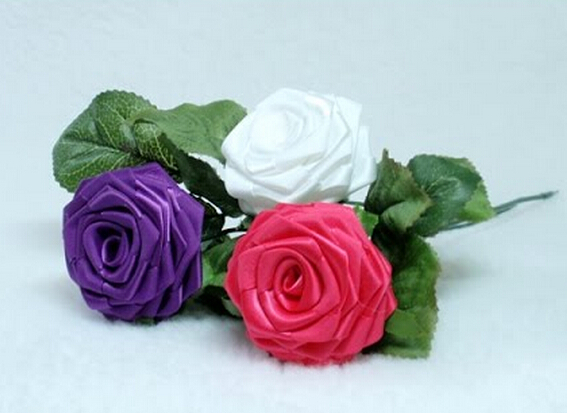 情人节手工礼物布艺丝带玫瑰花制作方法教程