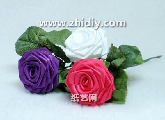 布艺丝带玫瑰花的手工礼物制作教程教你制作出精美的情人节手工礼物