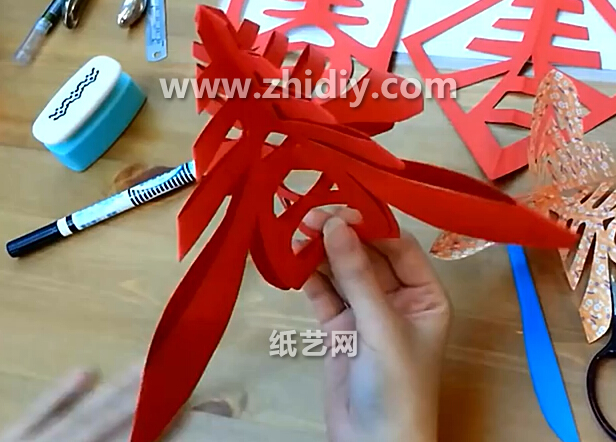 新年立体春字剪纸视频教程教你学习如何制作剪纸春