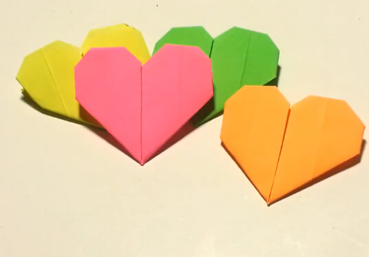 情人节简单折纸心小钱包的制作教程