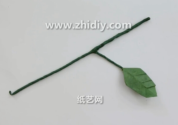 手工折纸玫瑰花的叶片茎秆手工折纸制作教程教你学习如何制作折纸玫瑰花