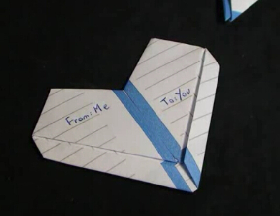 用信纸折折纸心的手工折纸视频教程