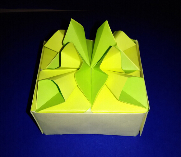 折纸花礼盒的手工折纸视频教程