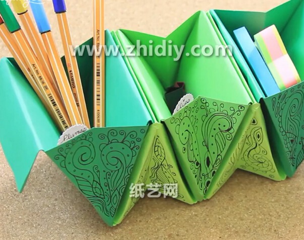 收拉式折纸笔筒的折法教程教你学习如何制作创意折纸笔筒