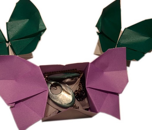 立体折纸蝴蝶礼品盒的折纸视频教程