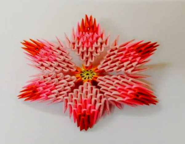 折纸三角插装饰花朵的手工折纸制作教程