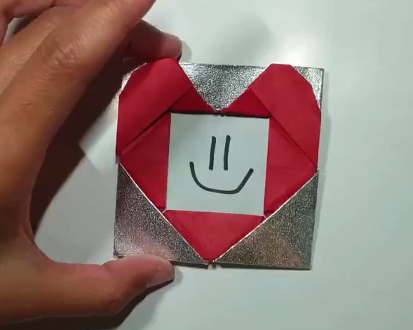 情人节简单折纸心相框手工制作教程