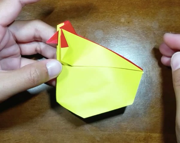 手工折纸母鸡的简单折纸视频教程