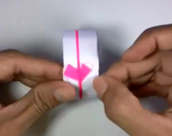 情人节折纸心手环的折纸视频教程
