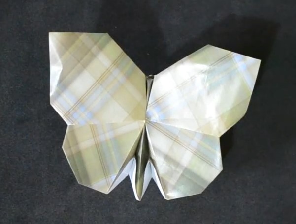 新的手工折纸蝴蝶的折法制作教程