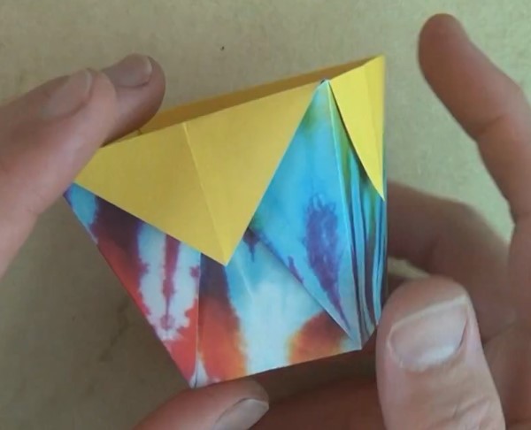 简单折纸垃圾桶的折纸视频教程