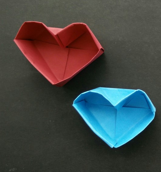 情人节简单折纸心盒子收纳盒的制作教程