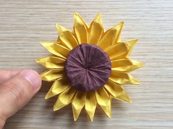 折纸向日葵花朵折纸花的手工制作教程