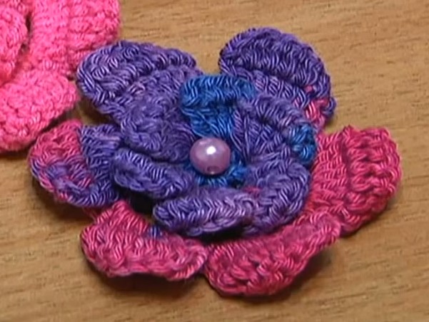 3D立体钩针编织花朵的简单手工制作方法