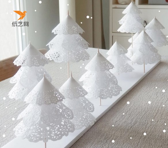 圣诞节简单小装饰纸艺圣诞树的手工图解教程
