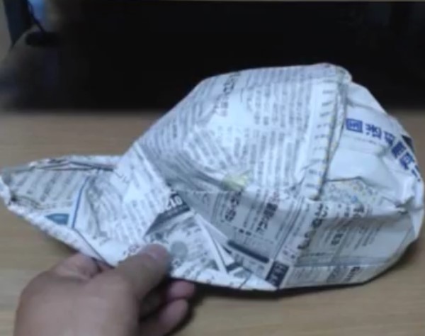 废旧报纸变废为宝折纸制作鸭舌帽怎么做