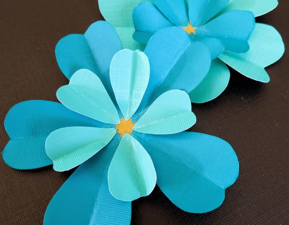 简单教程教你学习如何制作贺卡装饰立体纸花