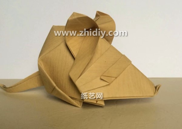 手工折纸小老鼠的基本折法教你学习如何折叠折纸老鼠
