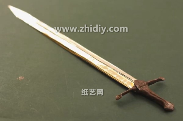 仿真折纸宝剑的折法制作教程教你学习如何制作折纸宝剑