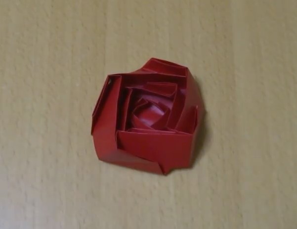简单组合折纸玫瑰花的手工折纸制作方法