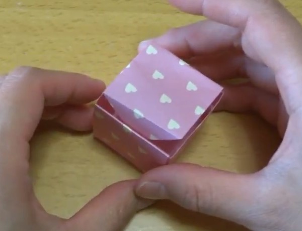 简单折纸带盖子的小盒子小收纳盒的折法教程