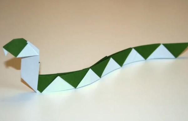 简单折纸蛇的手工制作教程