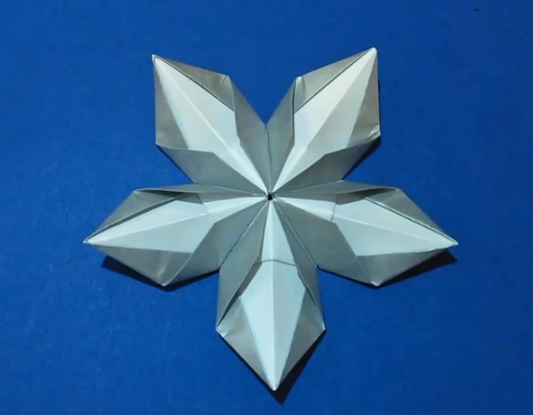 手工简单折纸花装饰制作教程