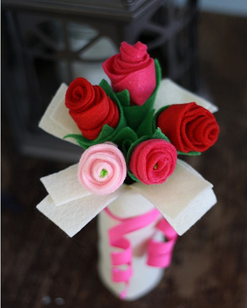 不织布和扭扭棒制作简单的手工玫瑰花束