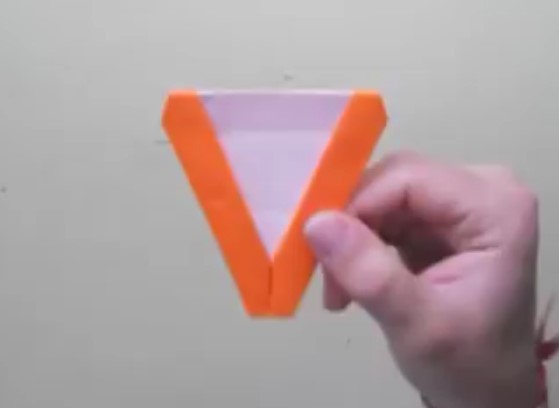 简单折纸字母V的折法教程