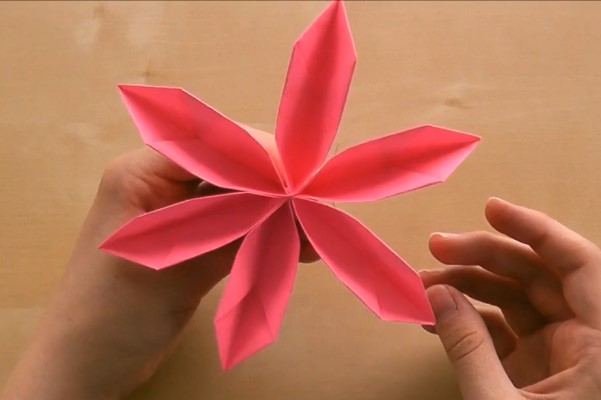 简单组合折纸花的折纸视频教程