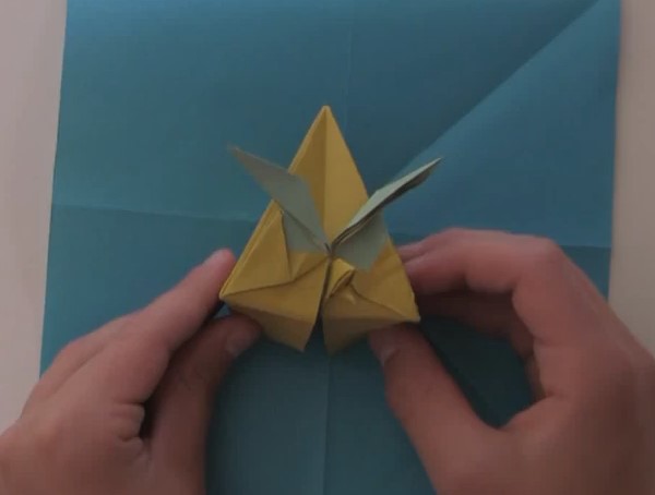 折纸愤怒的小鸟黄色小鸟的折法教程