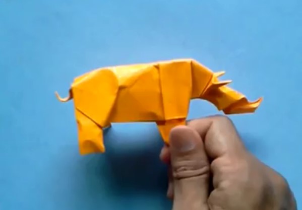 手工折纸犀牛的立体折纸教程