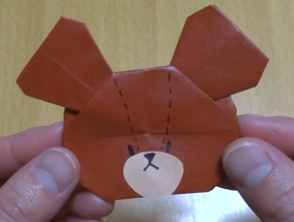 卡通折纸轻松熊的简单折叠方法