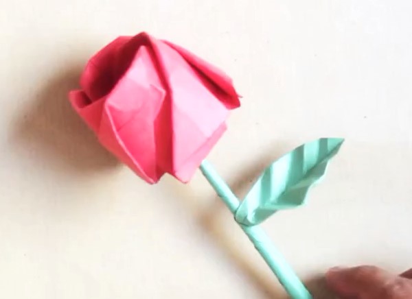 简单手工折纸玫瑰的步骤视频详解教程