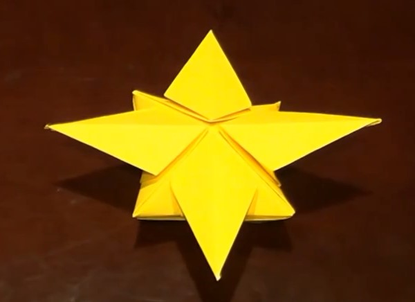 圣诞节折纸星星的创意立体折纸教程