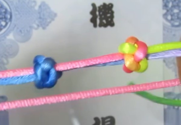 中国结单线钮扣伸收结编织方法