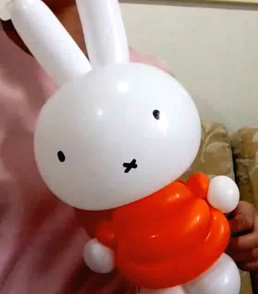 简单米菲兔魔术气球的手工造型