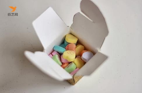 可以视装的糖的量来调节这个喜糖盒制作的大小