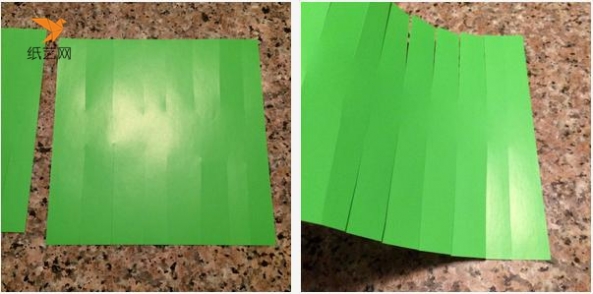 将彩纸裁成两个同样大的长方形，然后将长方形的两条边剪成教程中的窄条