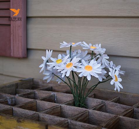 制作好一束小雏菊纸艺花就可以让家里一年四季都有漂亮的花朵啦