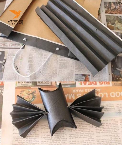 用黑色的彩纸折叠，像是我们平时折叠小扇子一样，然后在纸筒两端对应的位置用剪刀剪开两个口，然后用折叠好的黑色纸张同时穿过这两个孔，就像是蝙蝠的翅膀一样了