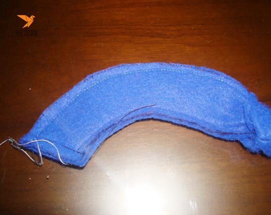缝成一个章鱼腿的样子，然后塞进填充棉