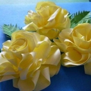 漂亮的黄玫瑰纸艺花制作教程