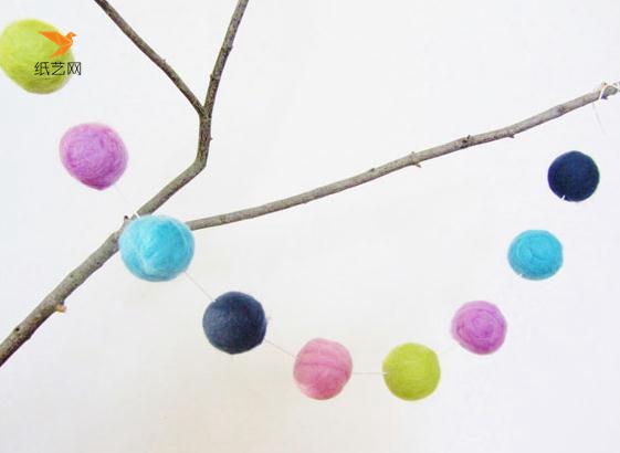 五颜六色的羊毛毡小球派对装饰制作教程
