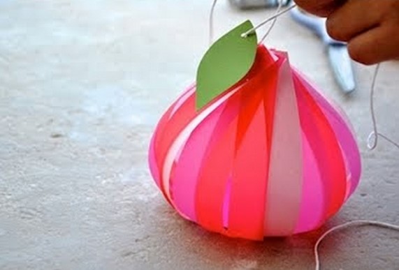 纸编桃子的手工灯笼制作方法